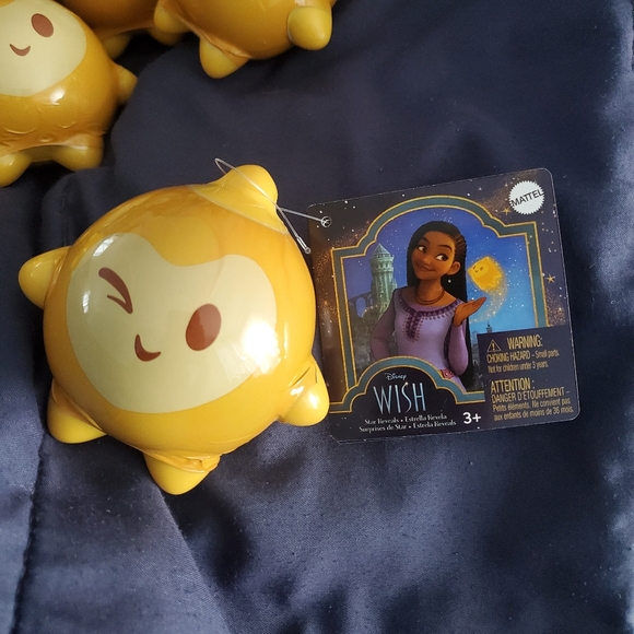 : 10 sealed Disney’s Wish Star Reveals Mini Doll Surprise, Keychain Compact - Picture 4 of 12